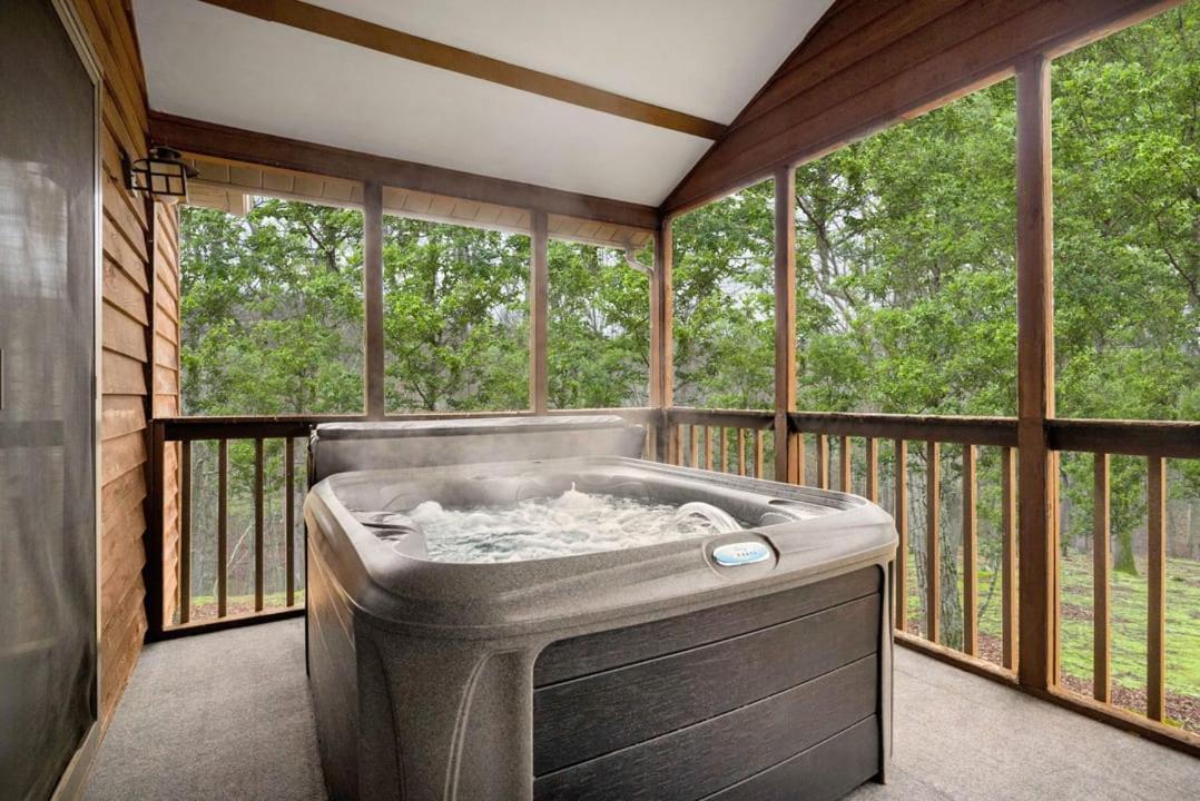 Hot Tub, Community Pool, Grill, Wifi - Huge Cabin! Villa Berkeley Springs Exterior photo